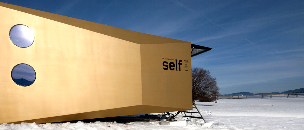 Self_outdoor.jpg