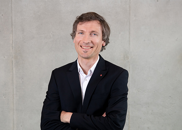 Portrait+Lorenz+Herrmann.jpg