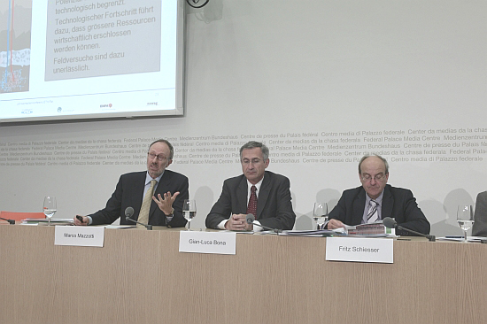 a592-2011-04-28-b1x+Medienkonf-ETH-Rat.jpg