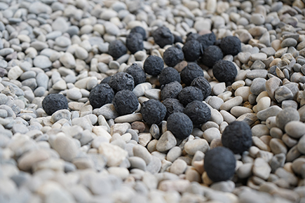 20 Volumenprozent Kohlenstoff-Pellets (schwarz) resultieren in Netto-Null-Emissionen.