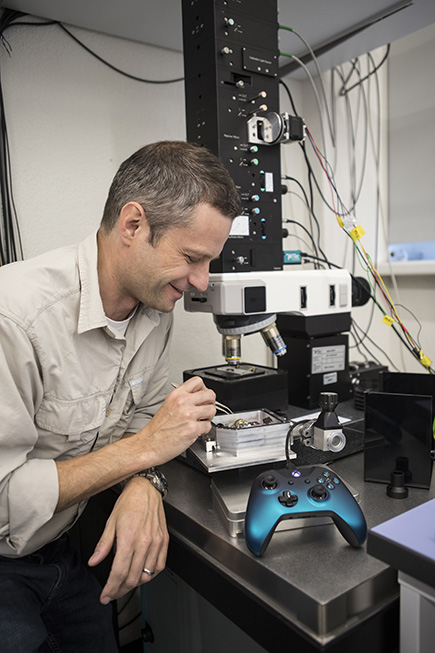 Michel_Calame_Lab.jpg