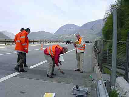 a592-2005-04-25-b1m_Fahrbahn%C3%BCberg%C3%A4nge.jpg