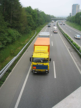 a592-2004-10-19-b2x_lastwagen.jpg