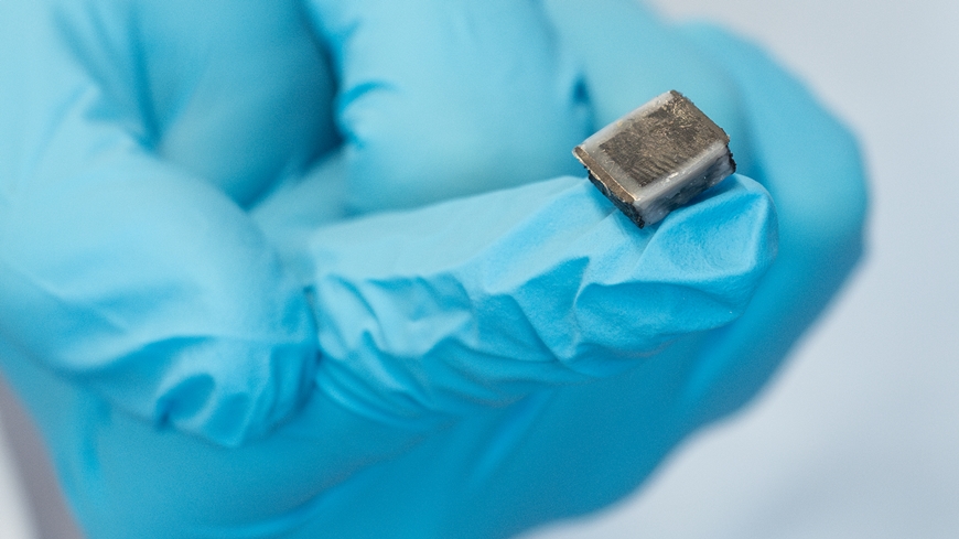 EQ85+Manufhaptics-stopper-Handschuh.jpg
