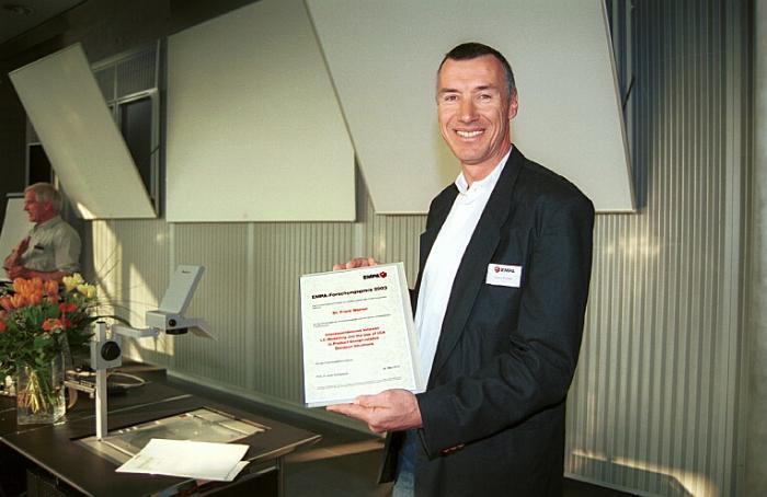 a592-2003-03-27-b2m Empa-Forschungspreis.jpg