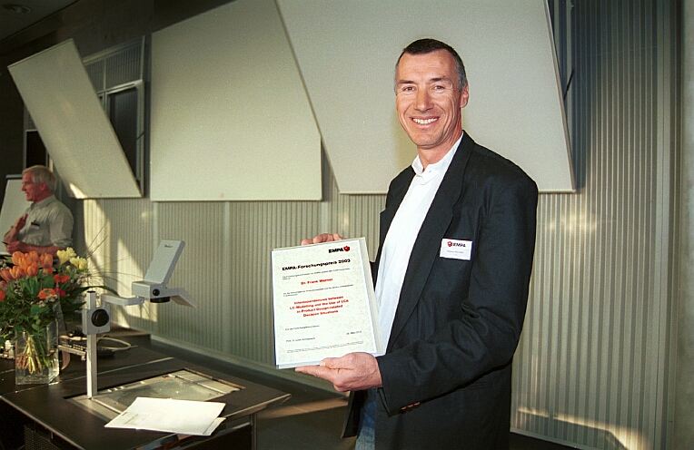 a592-2003-03-27-b2m+Empa-Forschungspreis.jpg
