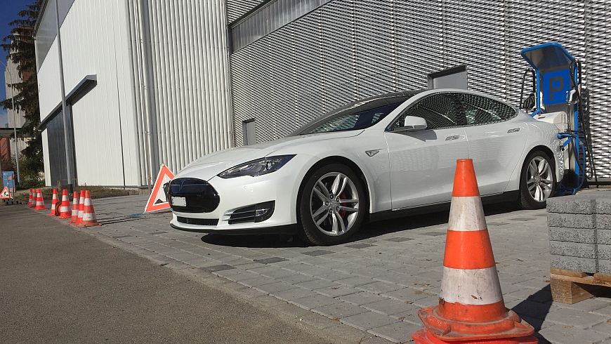E-Mobil-am-Tanken.jpg