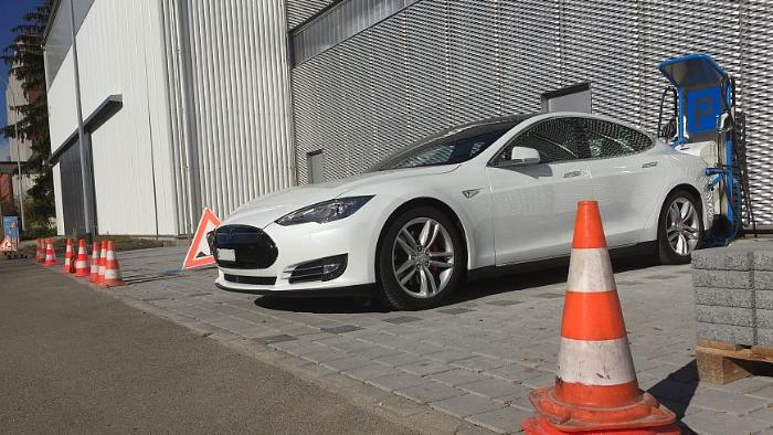 E-Mobil-am-Tanken